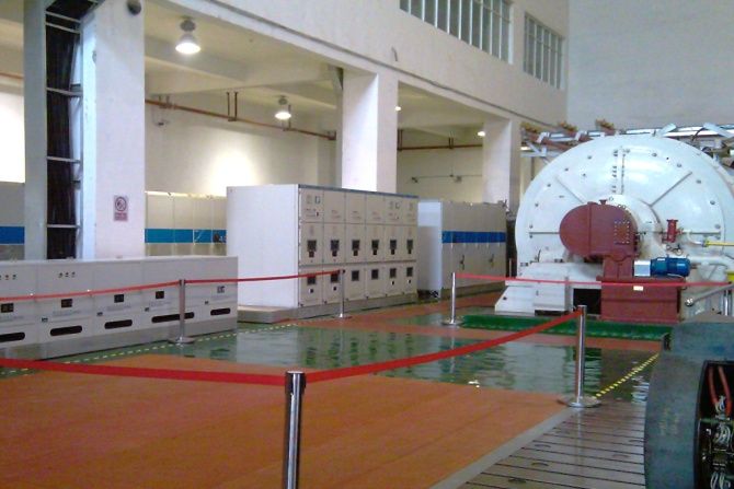 新型15相感應(yīng)電機(jī)試驗(yàn)現(xiàn)場(chǎng) 新型15相感應(yīng)電機(jī)試驗(yàn)現(xiàn)場(chǎng)