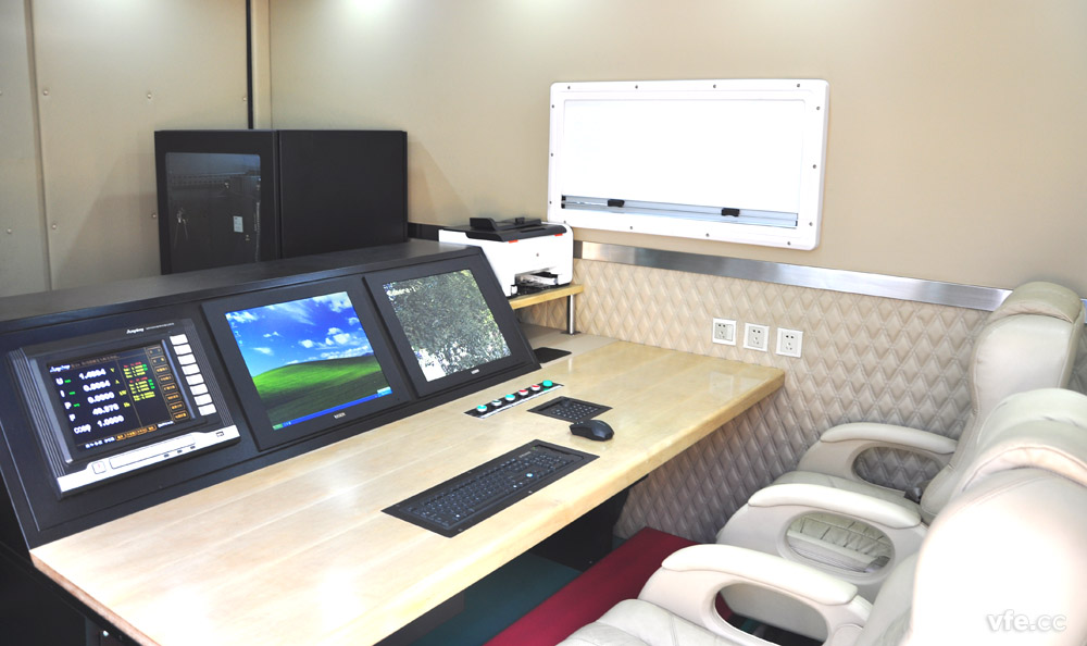 移動(dòng)式高壓電機(jī)能效計(jì)量檢測平臺(tái)內(nèi)部操控臺(tái) 移動(dòng)式高壓電機(jī)能效計(jì)量檢測平臺(tái)內(nèi)部操控臺(tái)