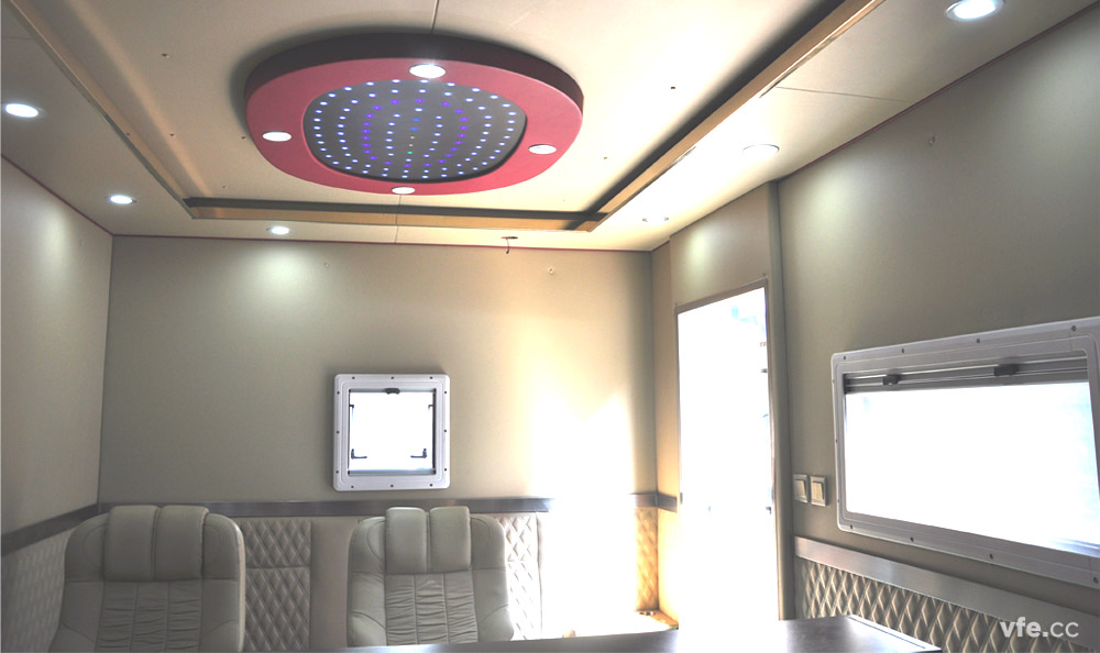 移動(dòng)式高壓電機(jī)能效計(jì)量檢測平臺(tái)內(nèi)部實(shí)景 移動(dòng)式高壓電機(jī)能效計(jì)量檢測平臺(tái)內(nèi)部實(shí)景