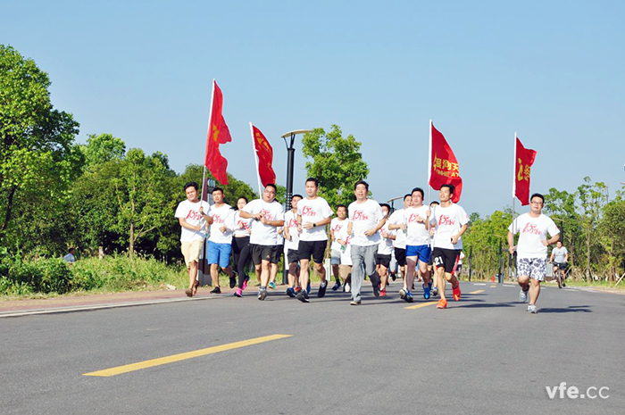 恒力長(zhǎng)跑隊(duì)決戰(zhàn)松雅湖，再創(chuàng)佳績(jī)