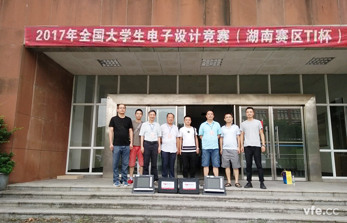 銀河電氣工作人員與評(píng)委會(huì)工作人員合影