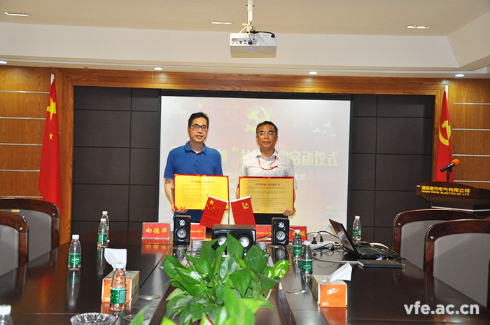 雙方黨支部書記完成《聯(lián)學聯(lián)創(chuàng)》共建簽約 雙方黨支部書記完成《聯(lián)學聯(lián)創(chuàng)》共建簽約