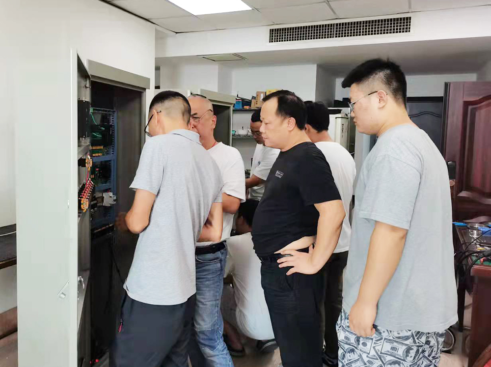 銀河電氣組織生產(chǎn)部學(xué)習(xí)電氣柜安裝布線工藝4 銀河電氣組織生產(chǎn)部學(xué)習(xí)電氣柜安裝布線工藝4